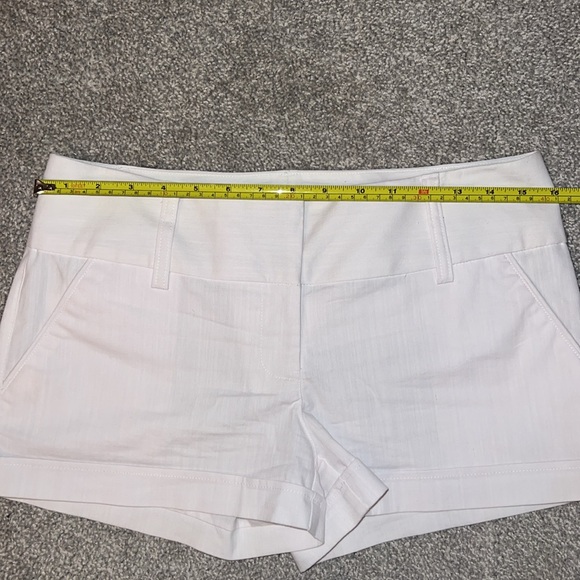 White dressy shorts by Guess size 28 🤍 - Picture 3 of 9